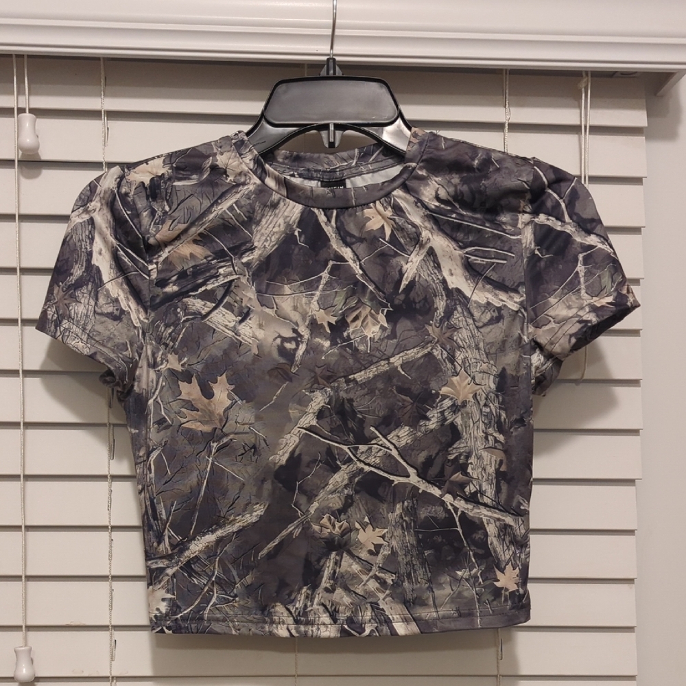 SHEIN Camouflage Fitted Crop T-Shirt